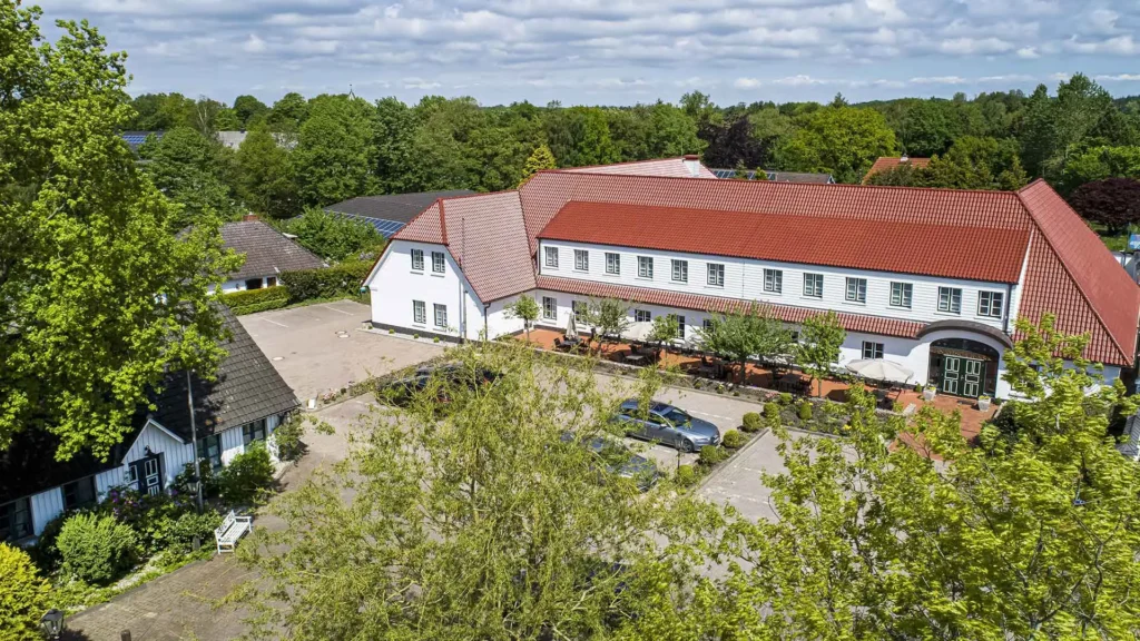 historischer-krug-haus-drohne