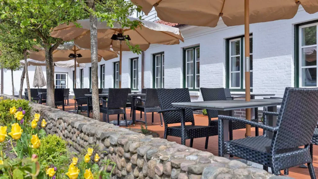 historischer-krug-haus-terrasse